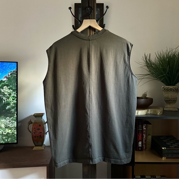 🌿Mnml Sleeveless Elongated Tee - Vintage Black🌿 - Picture 3 of 7